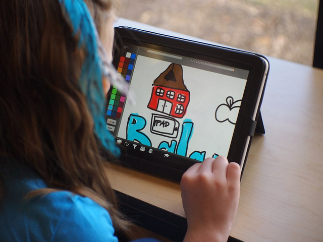 École : des tablettes numériques dès la maternelle pour lutter contre  l'échec scolaire